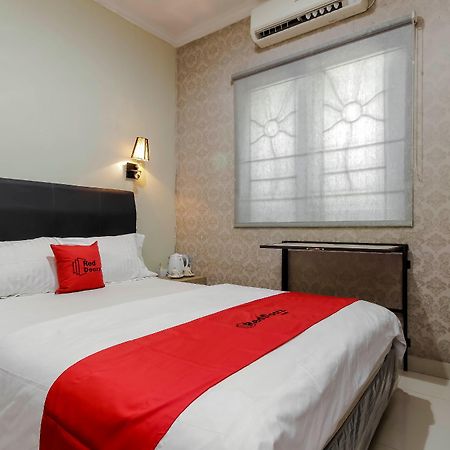 Reddoorz Plus Near Lippo Cikarang Mall Bekasi Exterior foto