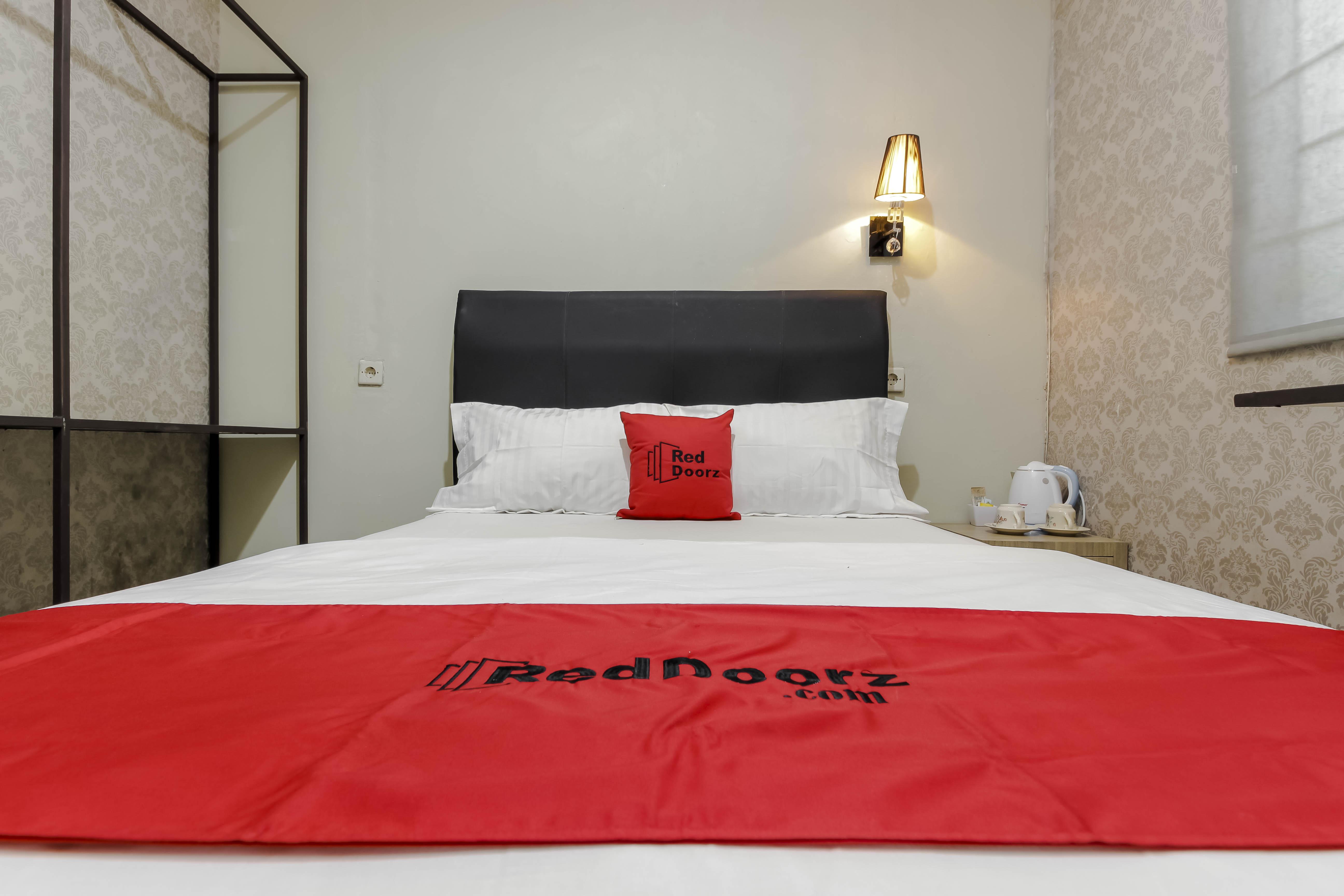Reddoorz Plus Near Lippo Cikarang Mall Bekasi Exterior foto