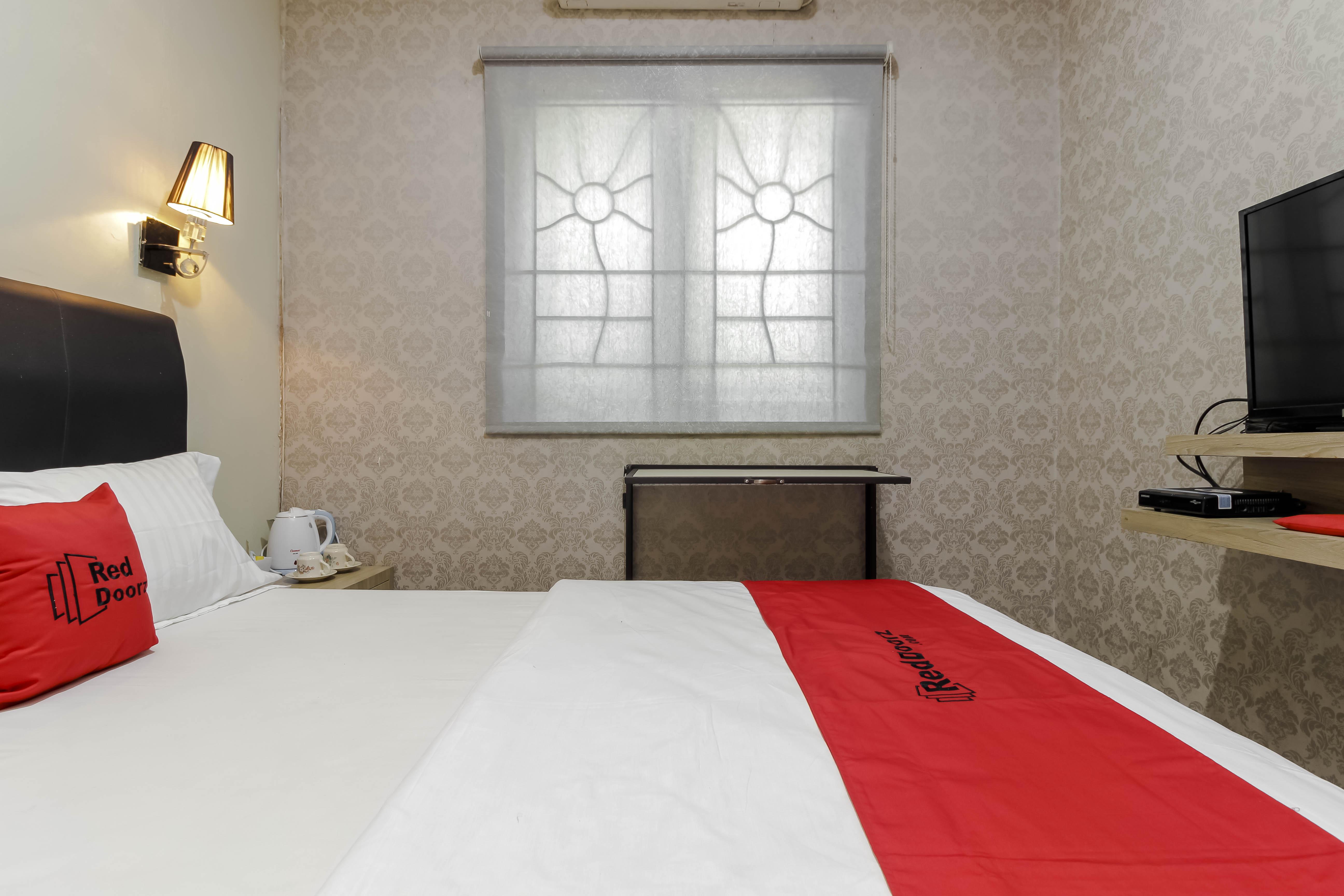 Reddoorz Plus Near Lippo Cikarang Mall Bekasi Exterior foto