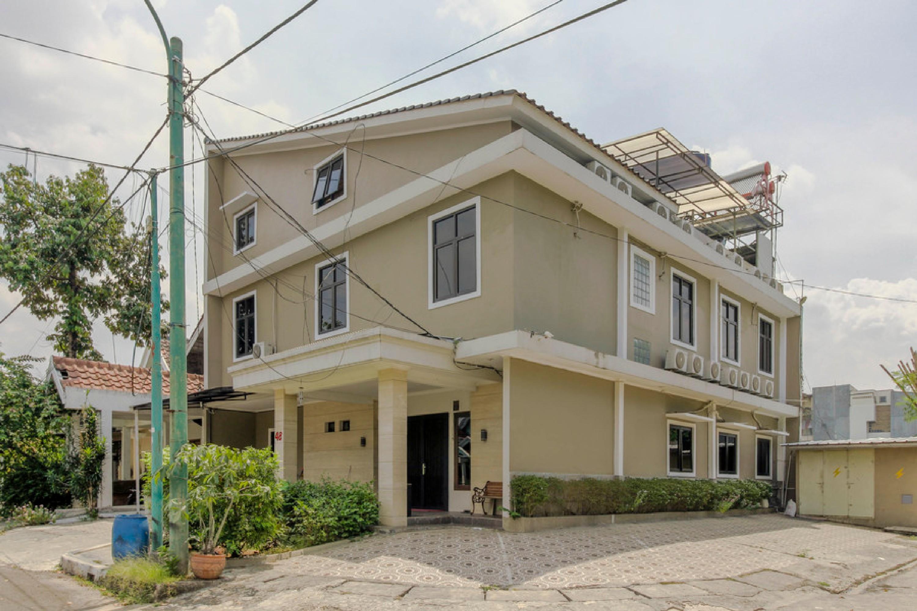 Reddoorz Plus Near Lippo Cikarang Mall Bekasi Exterior foto