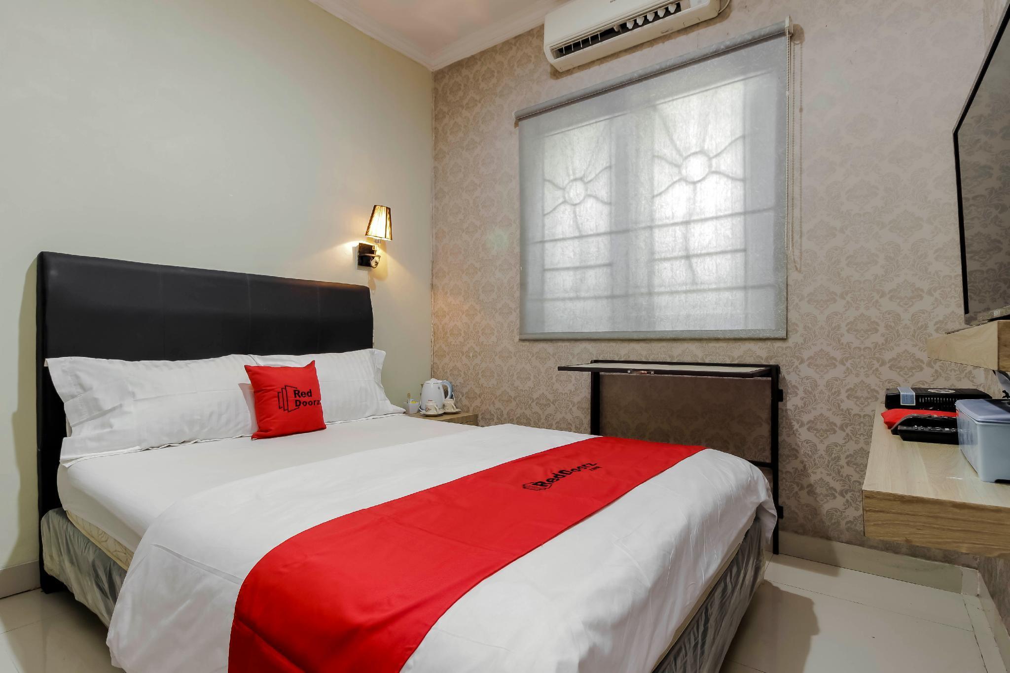 Reddoorz Plus Near Lippo Cikarang Mall Bekasi Exterior foto